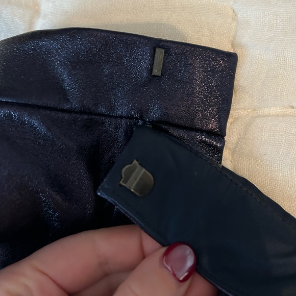 alice + olivia Conry Short in Navy - Picture 10 of 10